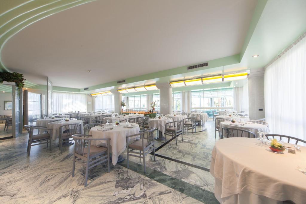 Hotel Ambasciatori Pineto Kültér fotó