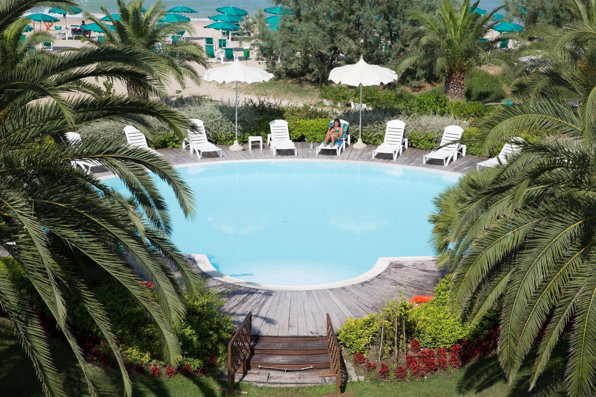 Hotel Ambasciatori Pineto Kültér fotó