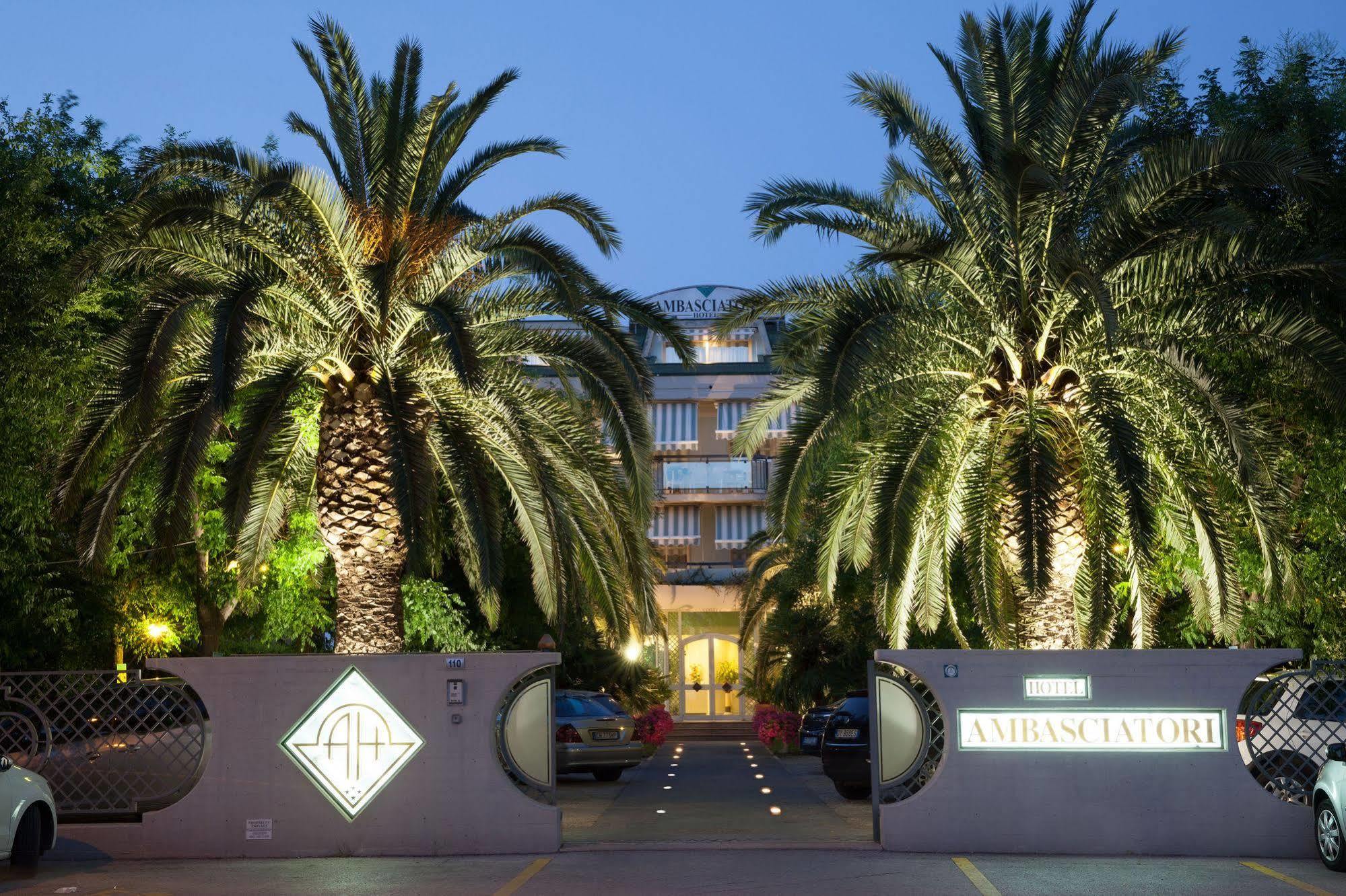 Hotel Ambasciatori Pineto Kültér fotó